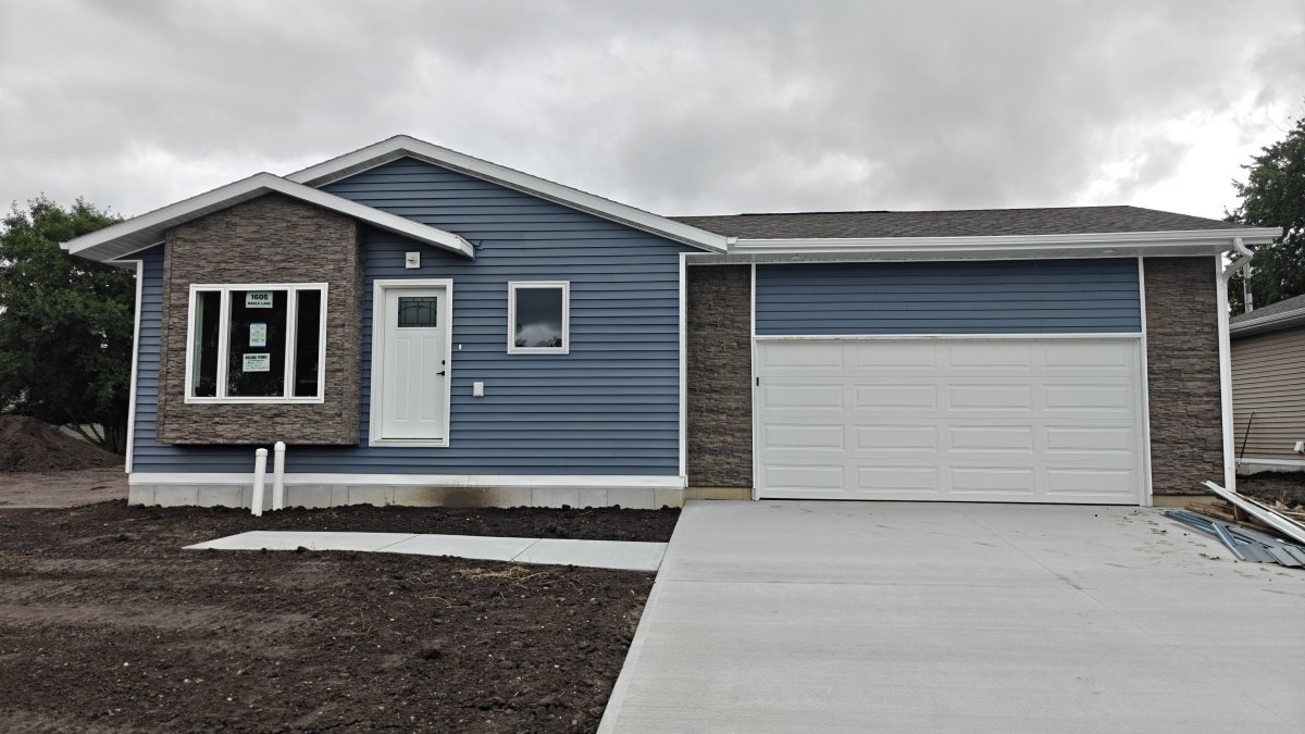 Under Construction - 1605 Nagle Lane - Mitchell, SD